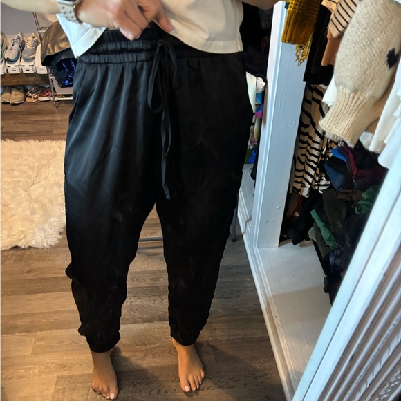 Women’s Black satin feel jogger pant - Picture 1 of 8